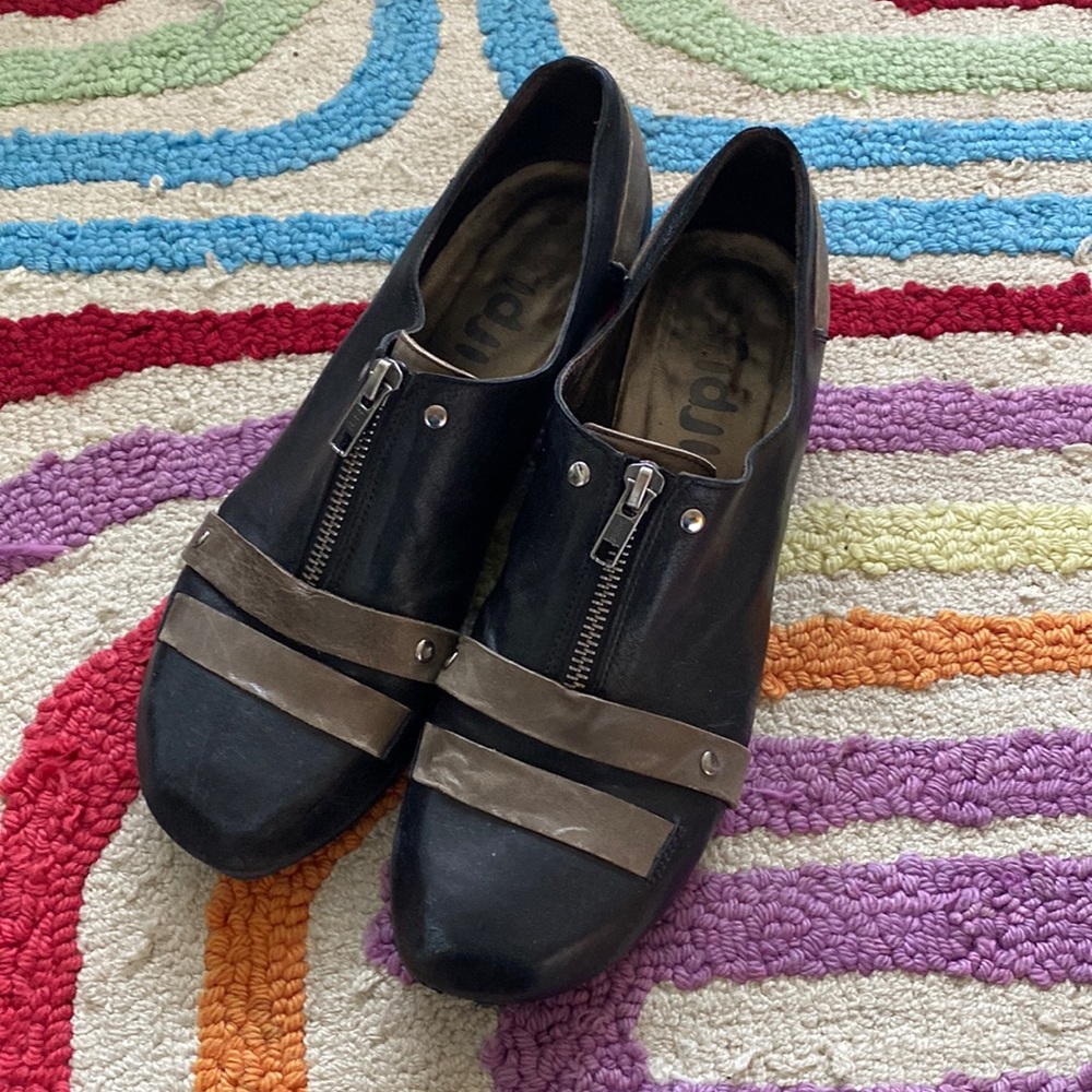 Fidji E899 Y2K Slip on Low Heel Zipper Shoes